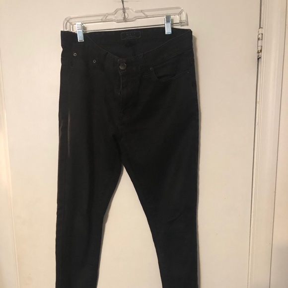 Forever 21 Black Skinny Jeans. - Picture 1 of 4